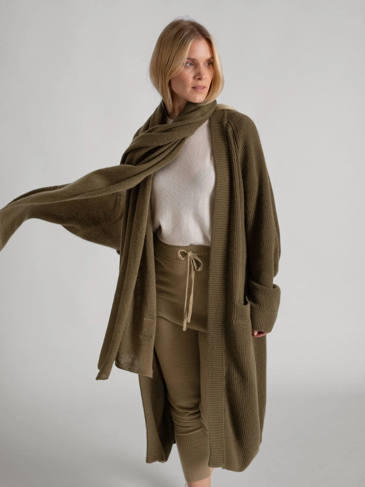 Airy cashmere scarf "Flow" - hunter