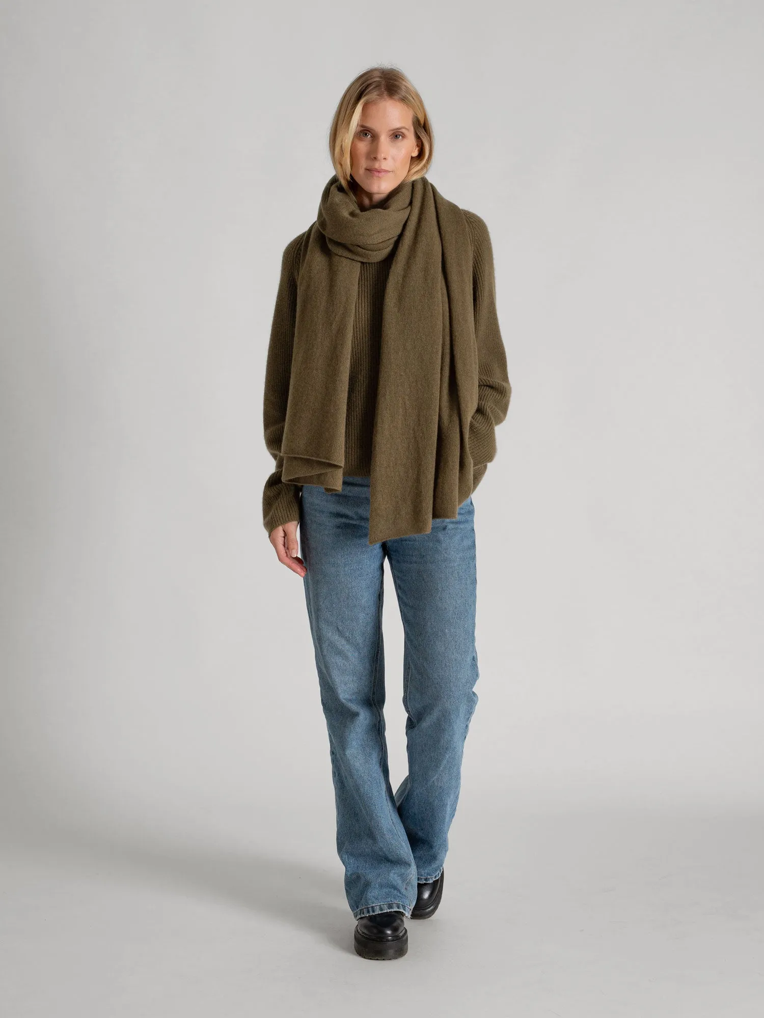 Airy cashmere scarf "Flow" - hunter