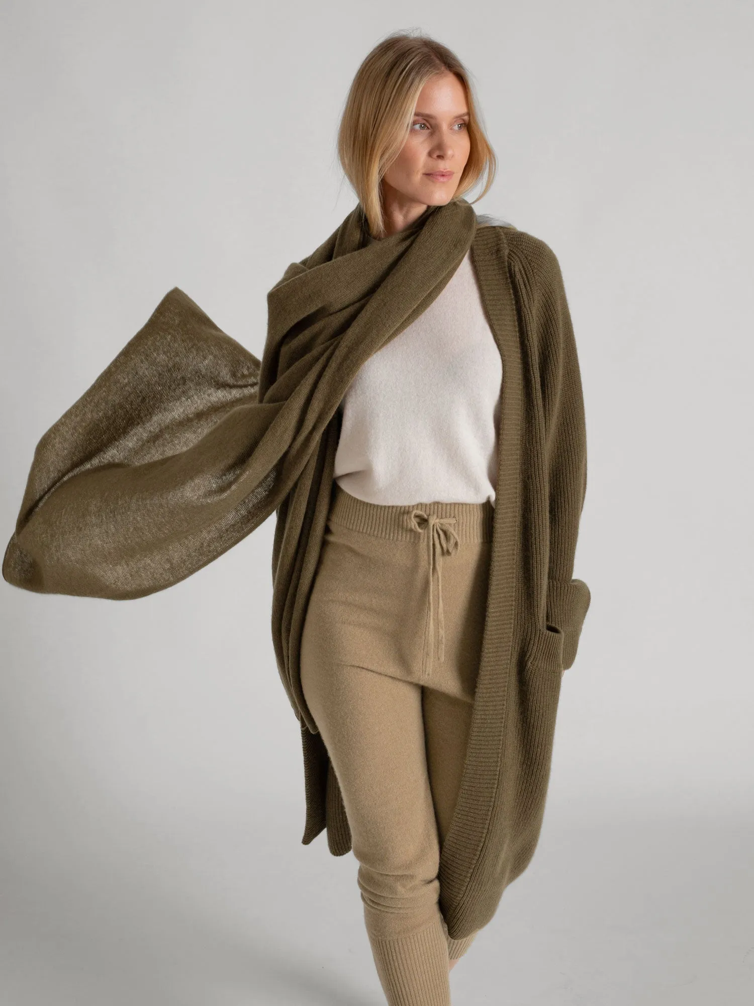 Airy cashmere scarf "Flow" - hunter