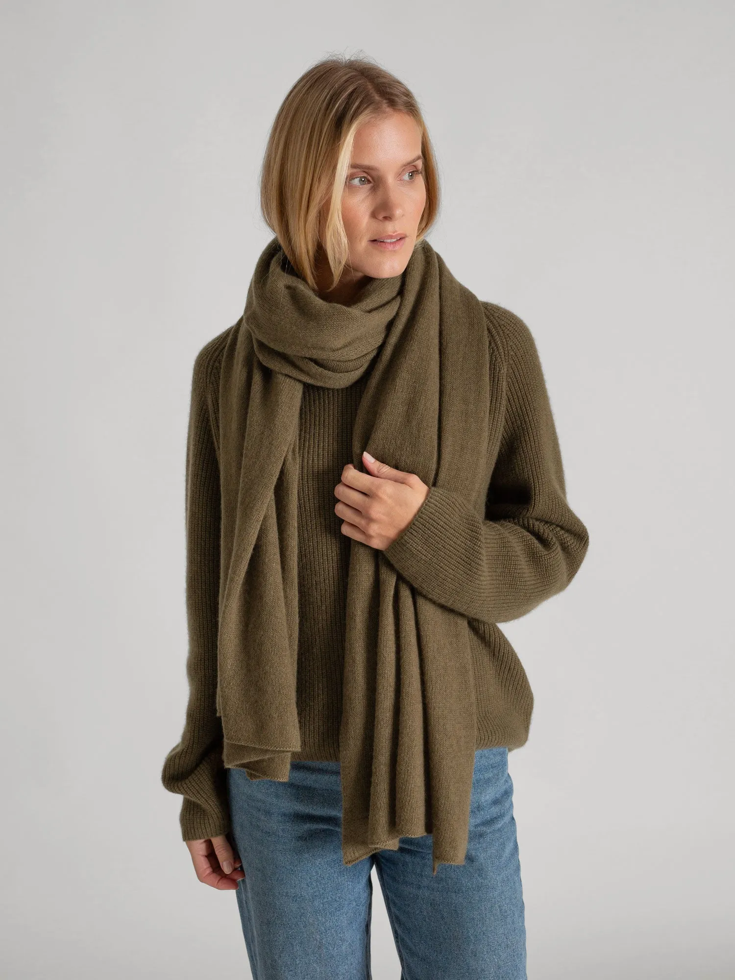 Airy cashmere scarf "Flow" - hunter