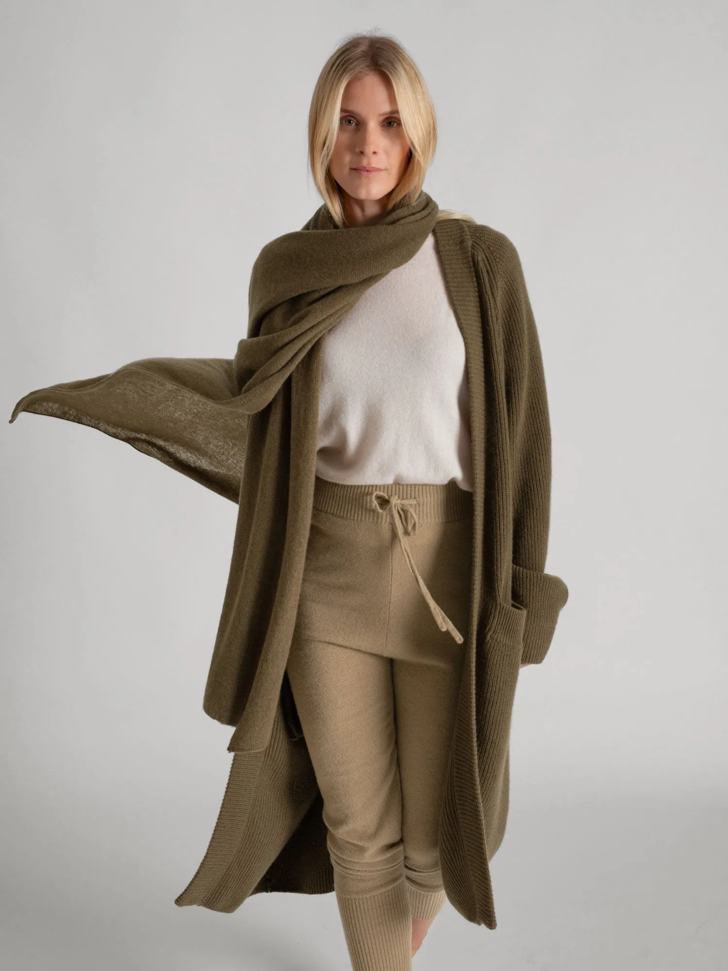 Airy cashmere scarf "Flow" - hunter