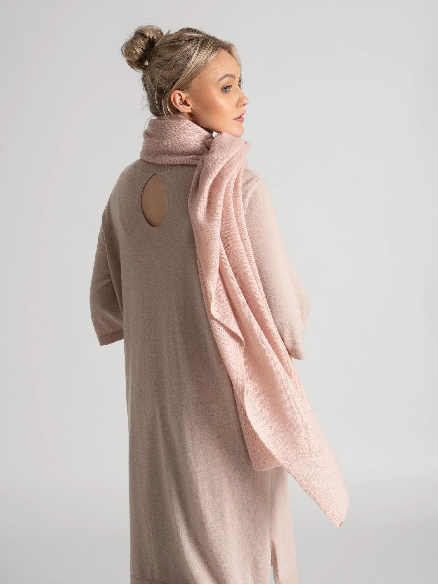 Airy cashmere scarf "Flow" - rose glow